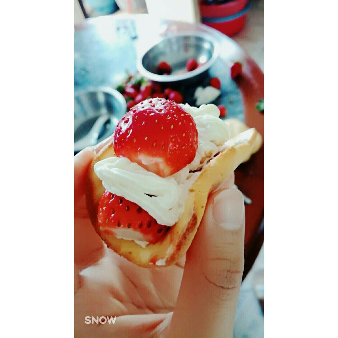 韩国最热门的甜品店Le Bread Lab的草莓蛋糕卷