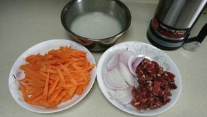葡萄干碎肉抓饭的做法 步骤2