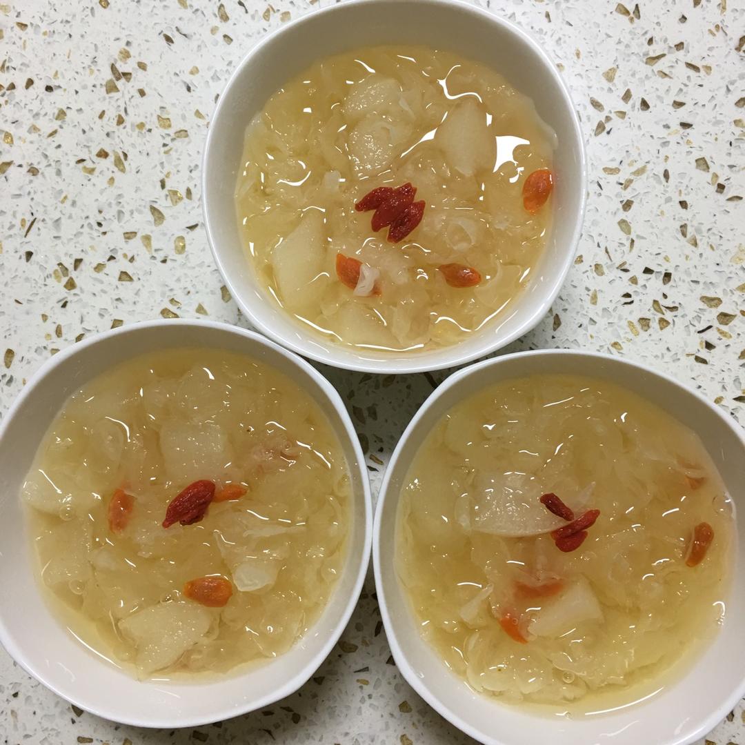 冰糖银耳梨汤