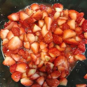 石小妖妖的木糖醇草莓酱的做法 步骤4