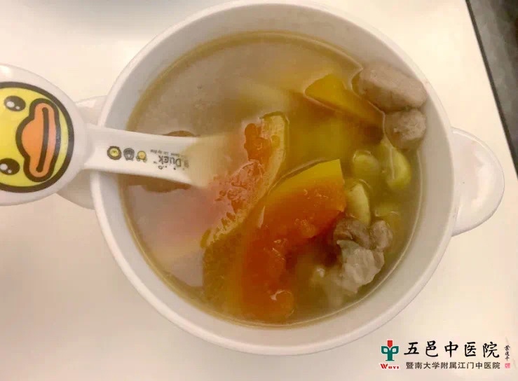 滋阴养胃的板栗木瓜汤的做法