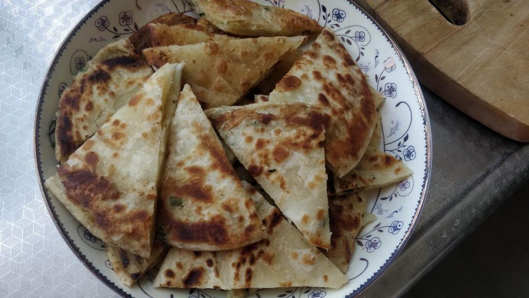 葱油饼（面粉吸水量不一样、水慢慢加）