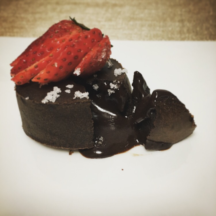 给妹子群的巧克力熔岩蛋糕