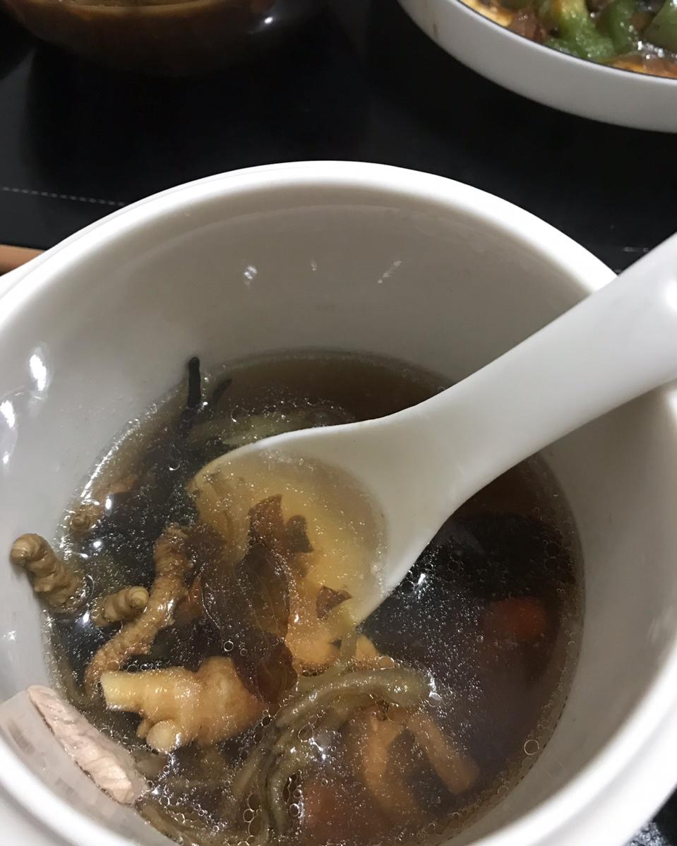 虫草西洋参金线莲肉汤