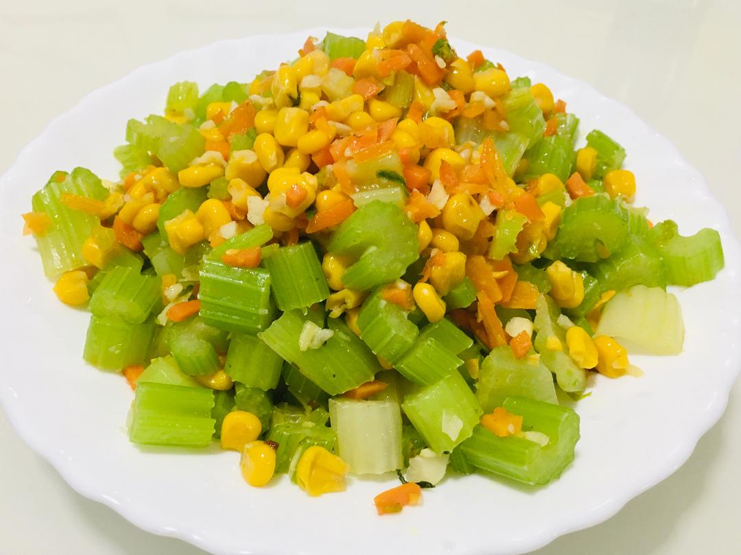 胡萝卜玉米炒芹菜
