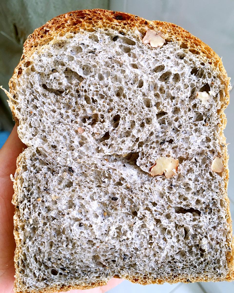 黑芝麻核桃吐司