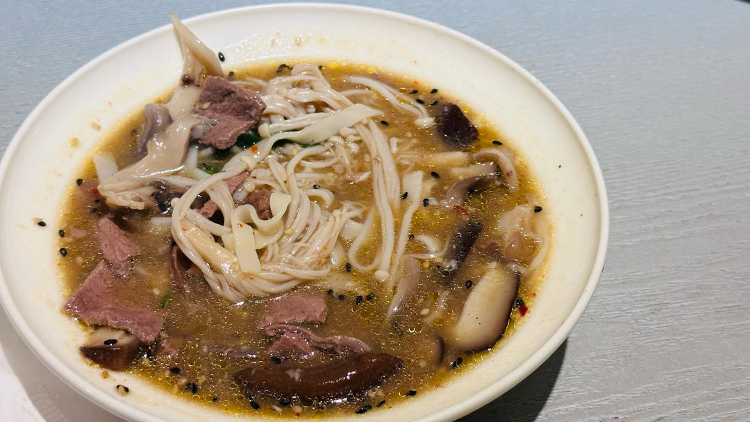 韩式牛肉火锅面