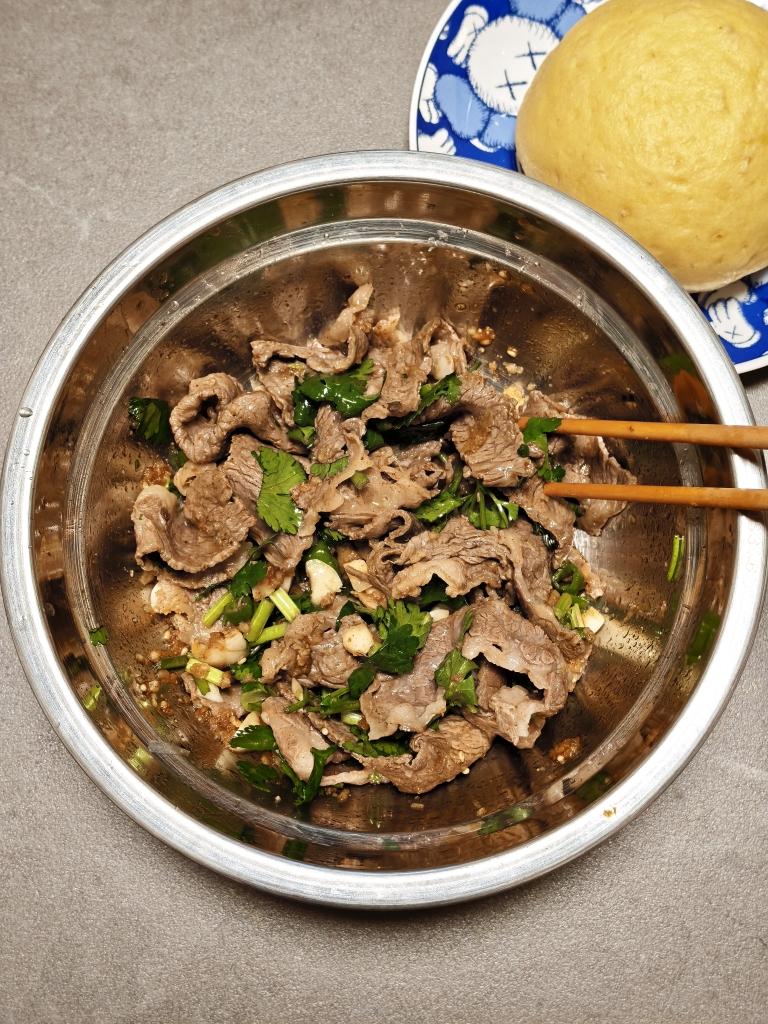 好吃到转圈圈～酸辣过瘾超下饭的香菜拌肥牛