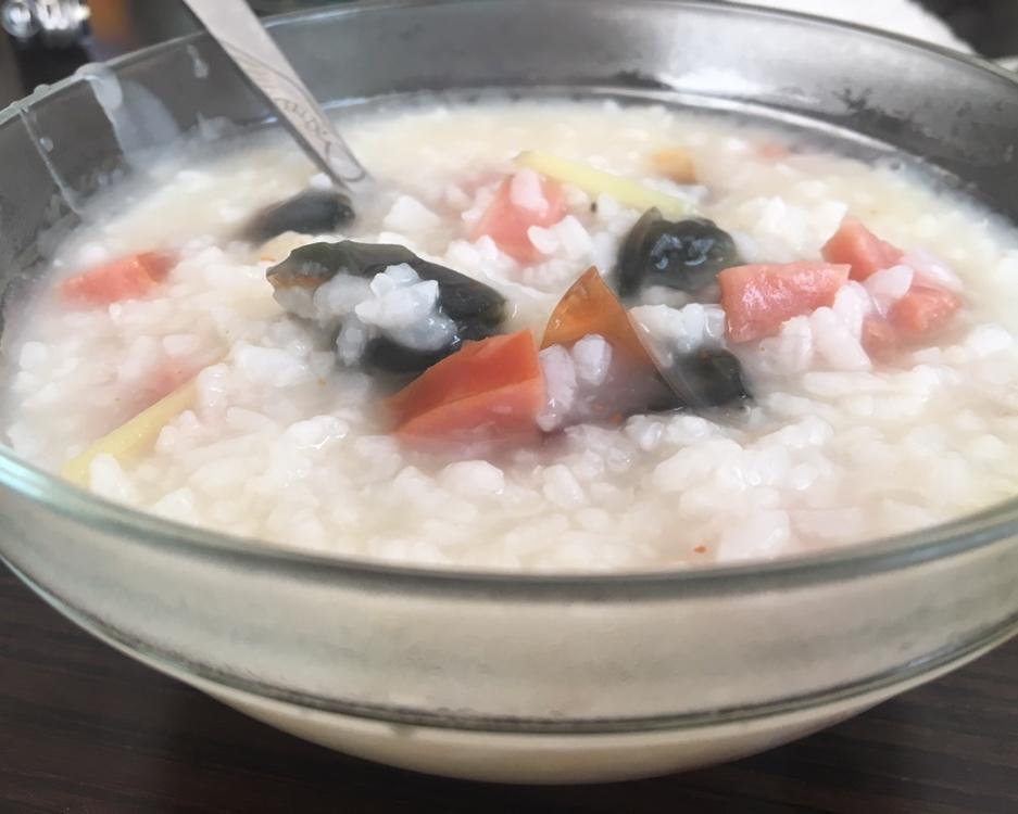 「宿舍」小电锅皮蛋瘦肉粥