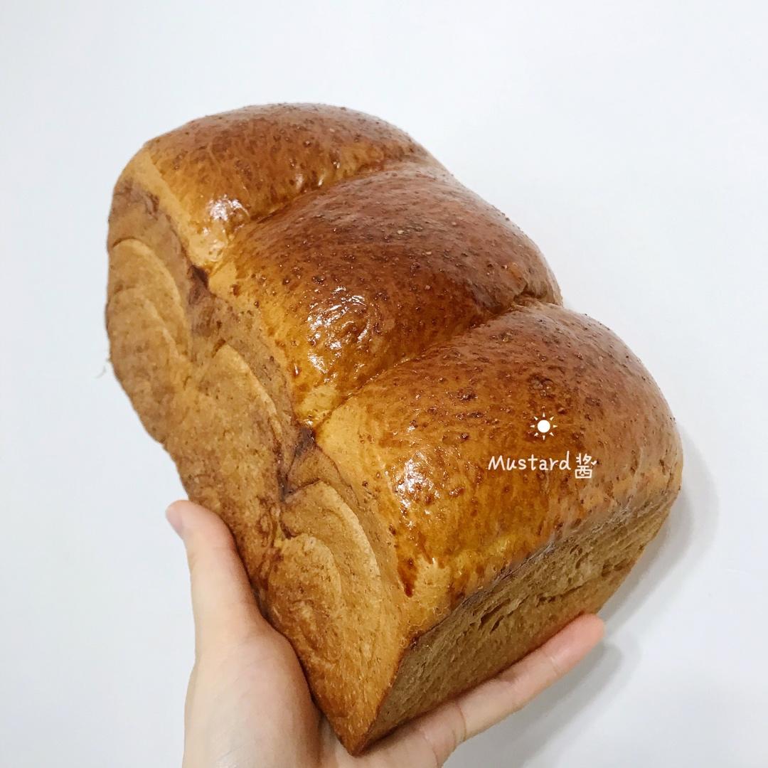 浓香淡奶油吐司强烈推荐！爱长个儿的软胖子，看它在烤箱里疯长心理极度舒适