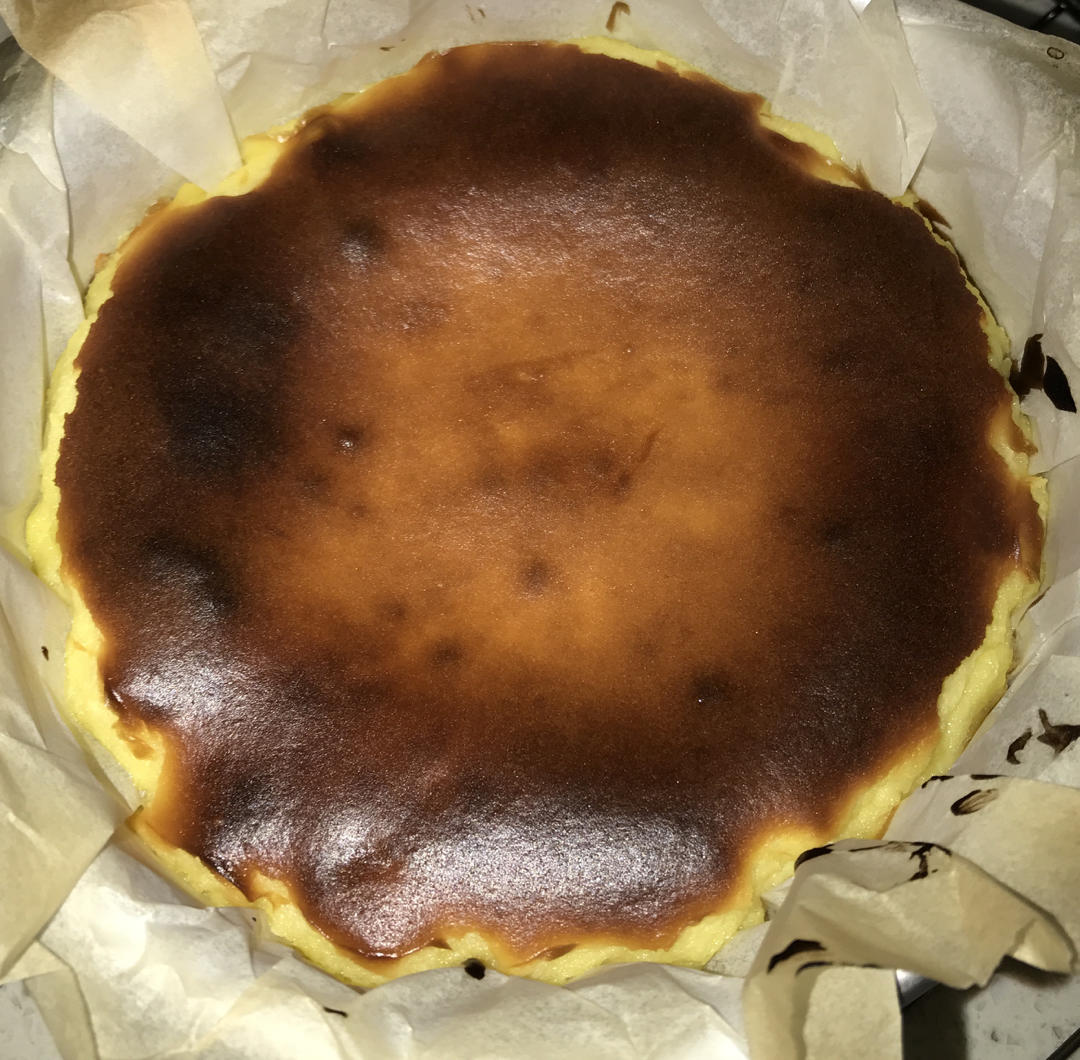 【原创】
零失败的下午茶-Basque巴斯克芝士蛋糕（消耗妙可蓝多奶油奶酪、雀巢淡奶油）