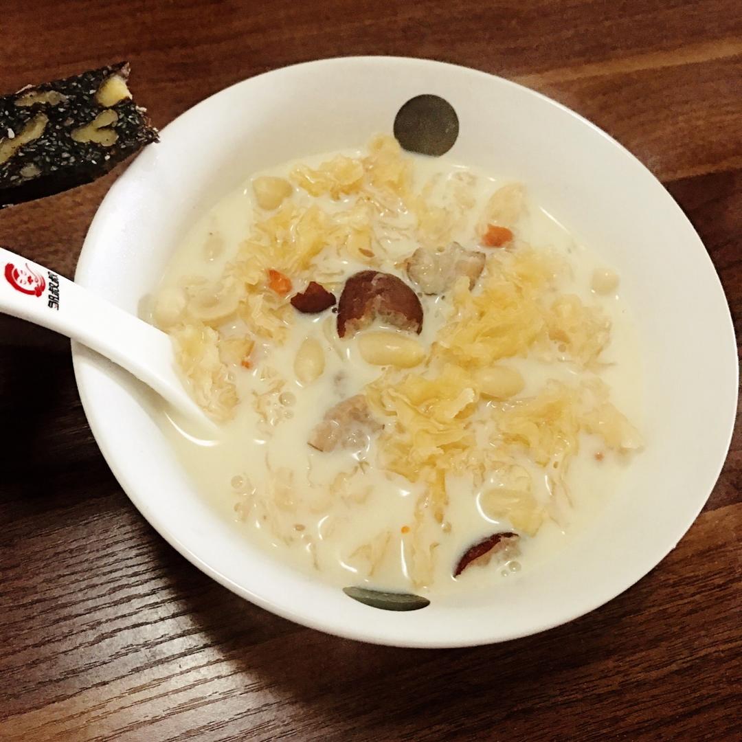 随心意i做的牛奶炖花生