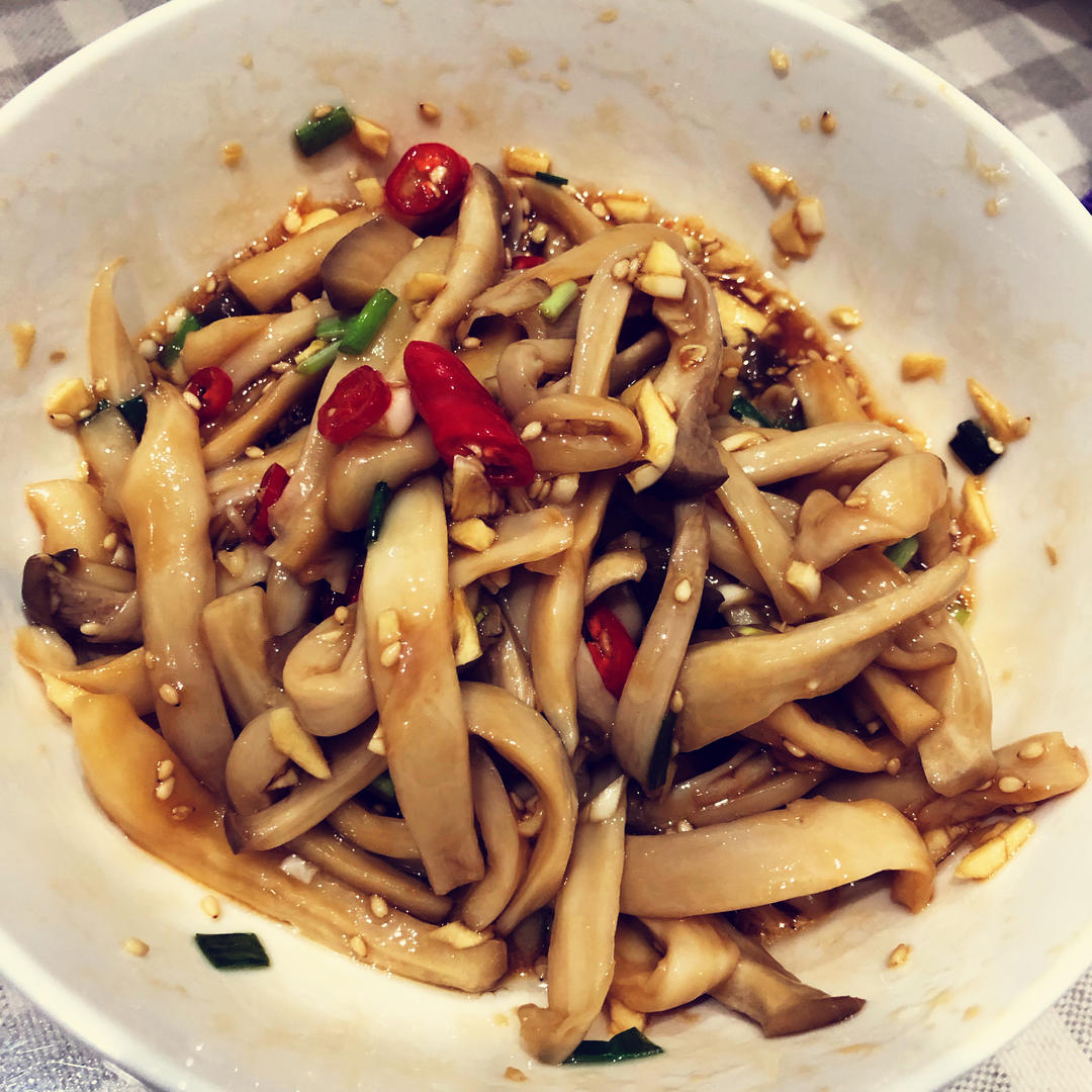 比肉还好吃的【手撕凉拌杏鲍菇】，上桌扫光光