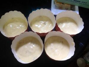 第一次做香蕉马芬纸杯蛋糕的做法 步骤6