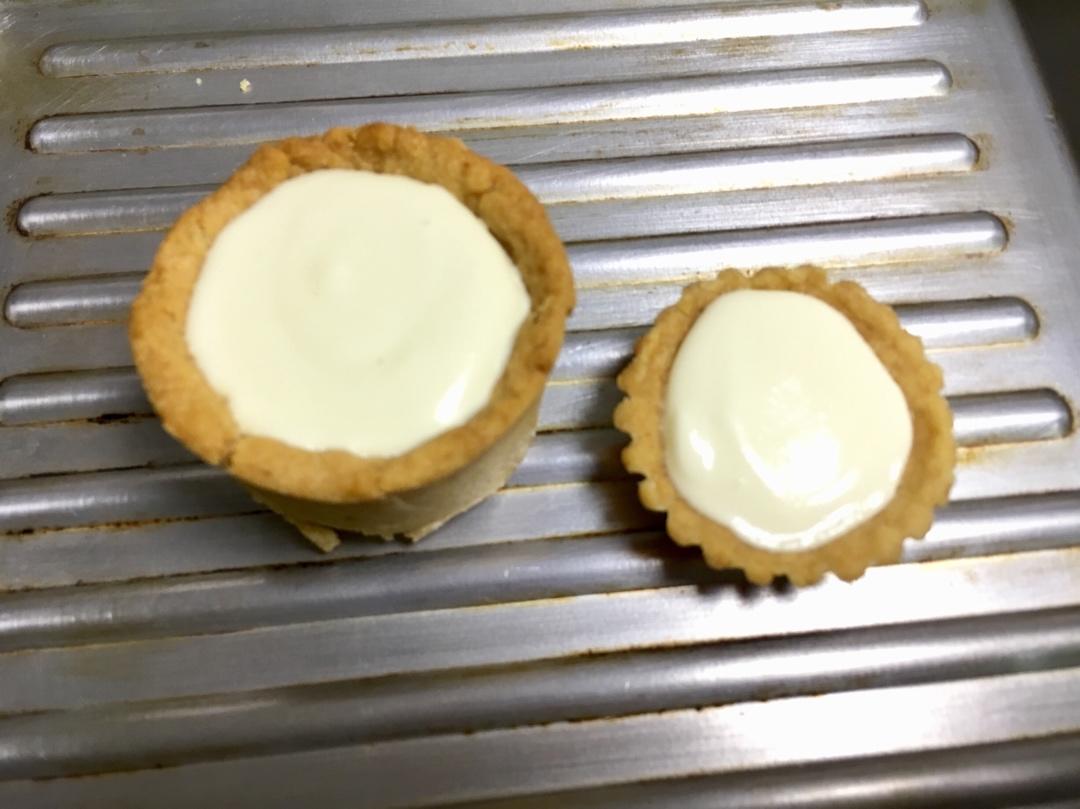 做好可以冻起来，随吃随烤的流心芝士挞