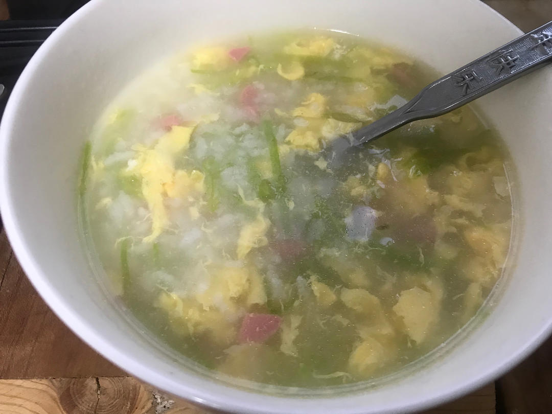 妈妈们必学，简单美味又营养的青菜瘦肉粥