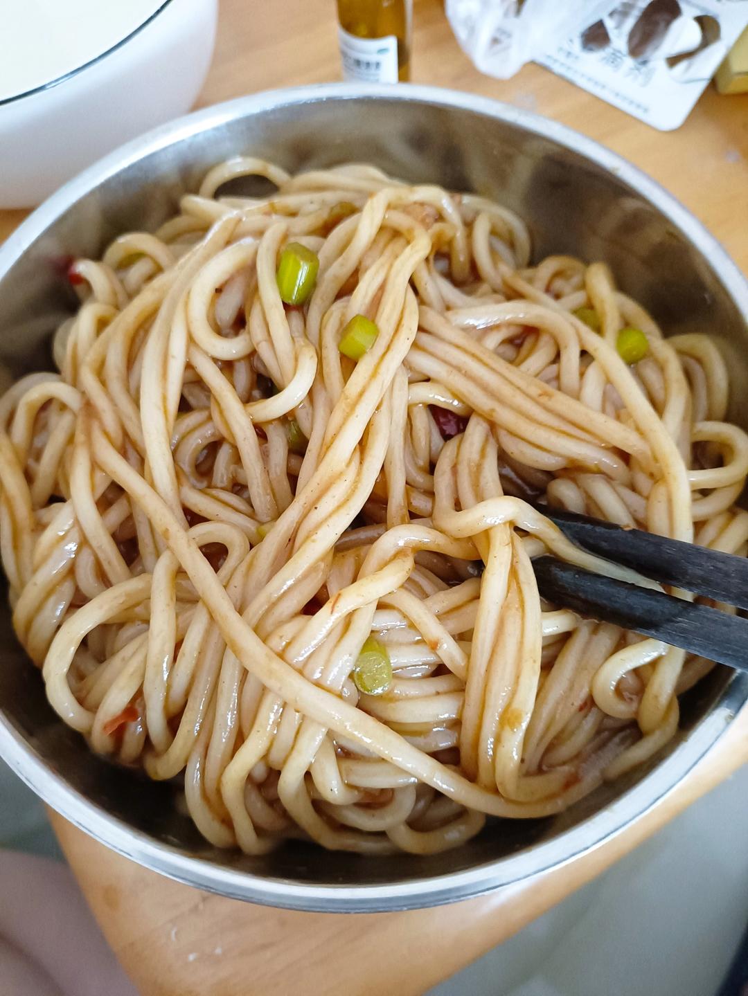 鸡蛋炸酱面