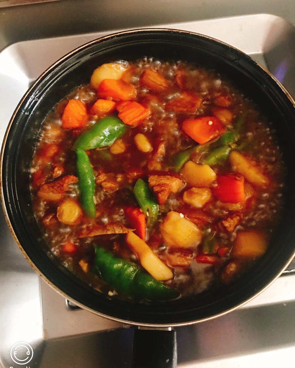 土豆胡萝卜炖猪肉