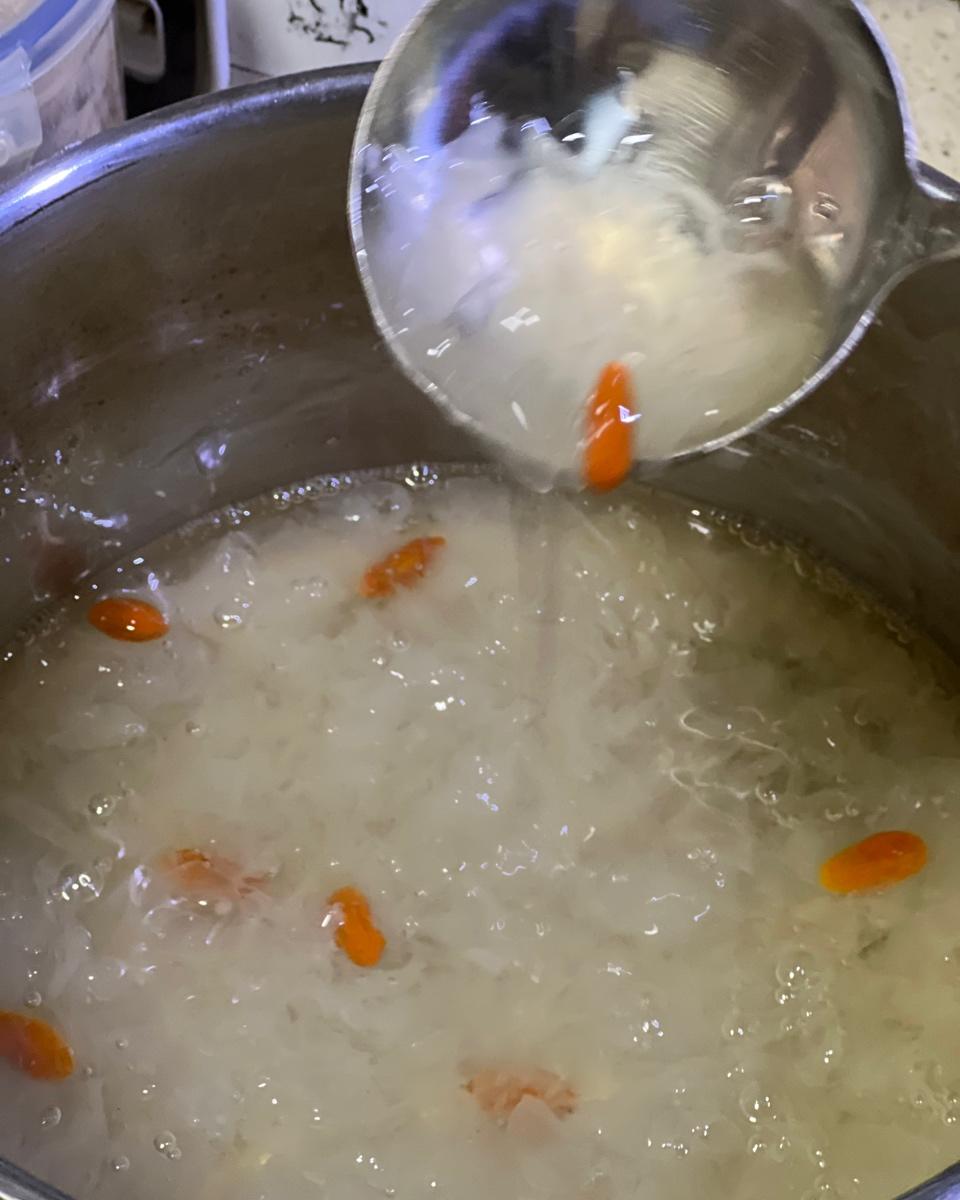 红枣枸杞银耳汤（百分百出胶）