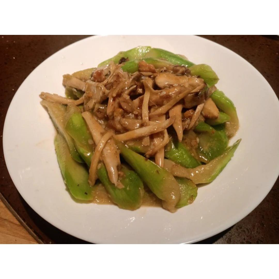 秃黄油烩松茸