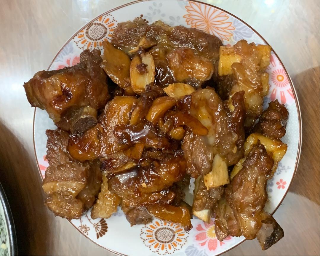只要两个主配料                          厨房小白也绝不出错的            糖醋排骨
