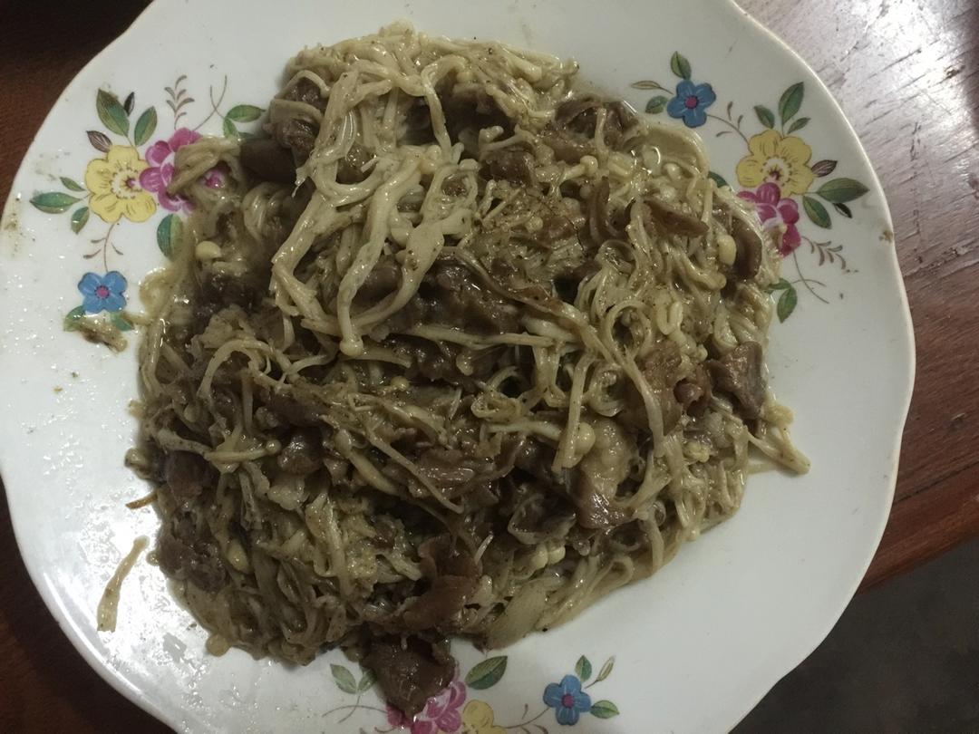 爆炒金针菇羊肉卷