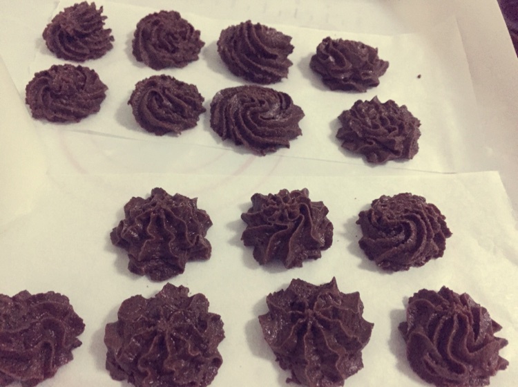 挤花毫无压力的巧克力曲奇