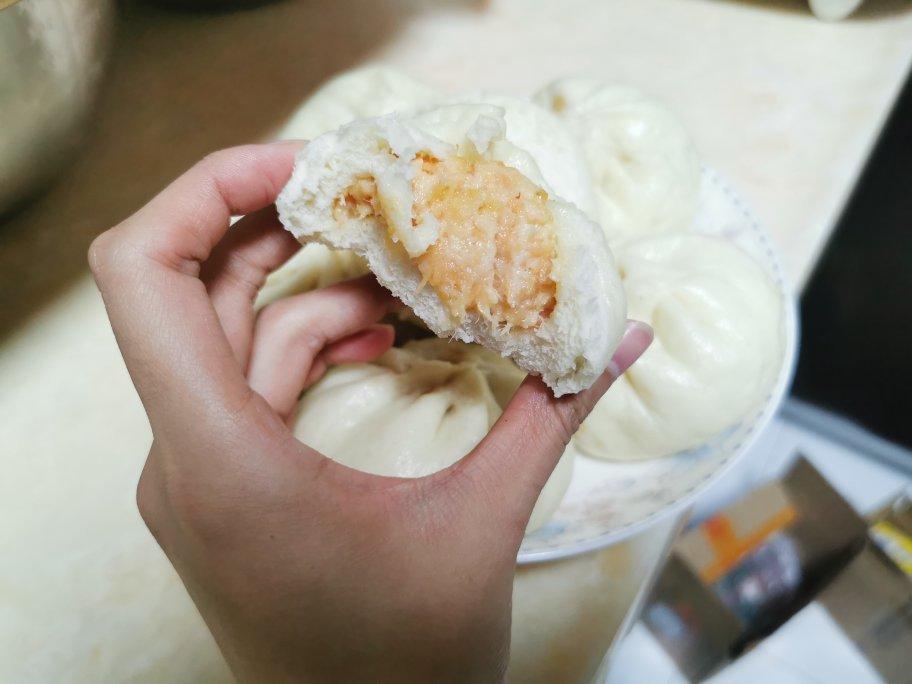 松软多汁的肉包子