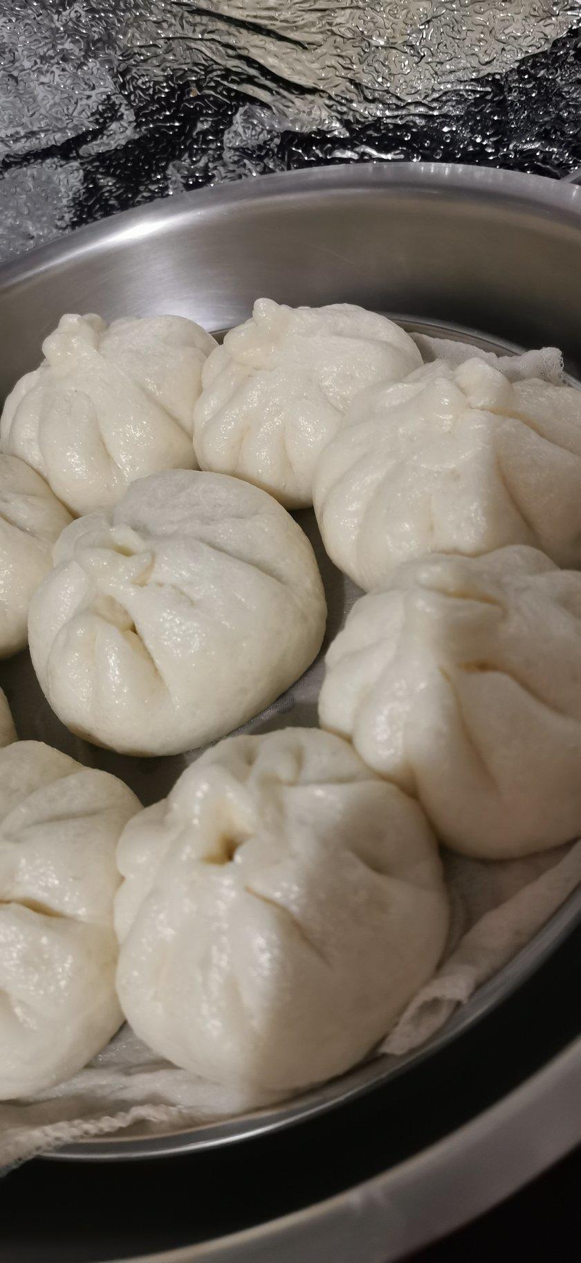 松软多汁的肉包子