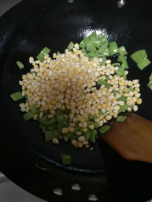 工作餐-超快超简单青椒玉米粒的做法 步骤4