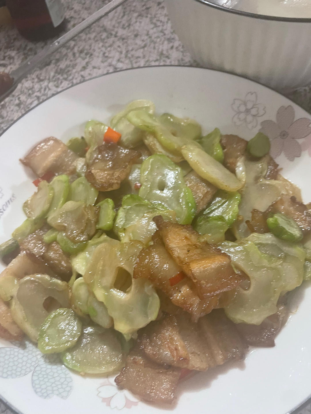 剁椒儿菜炒肉——脆辣可口