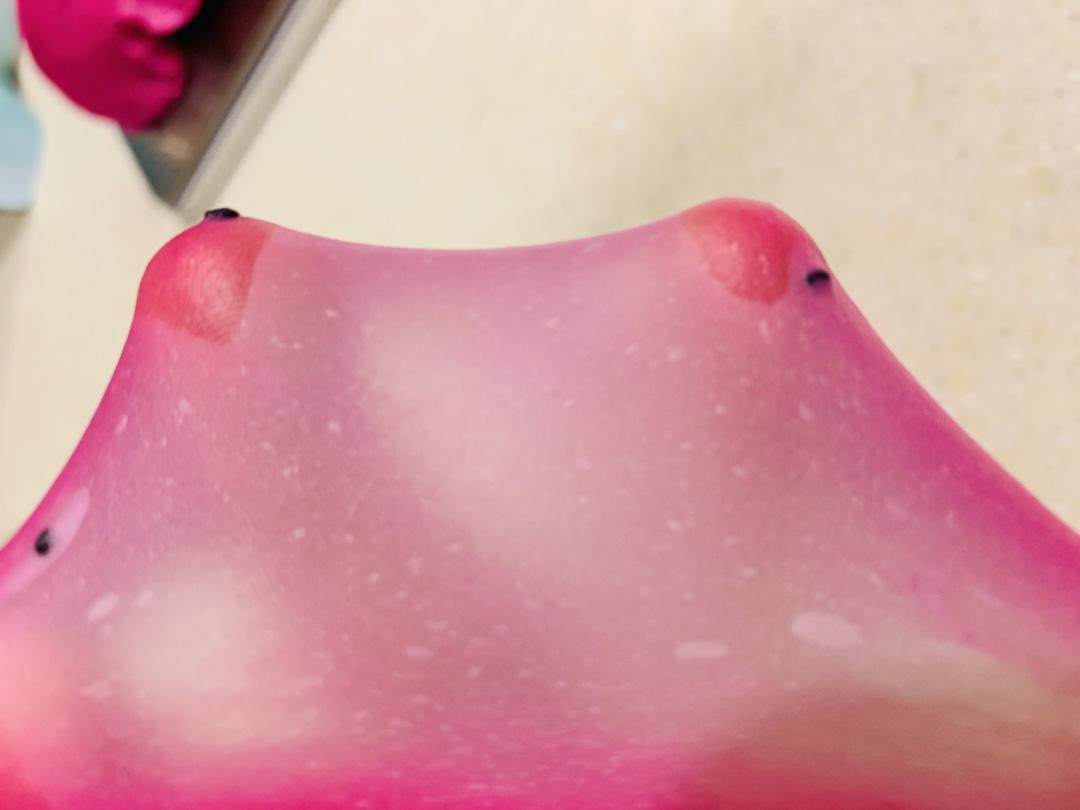 少女心满满的火龙果手撕吐司