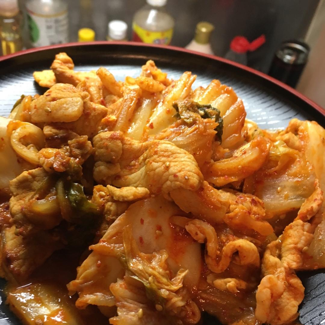 泡菜炒五花肉