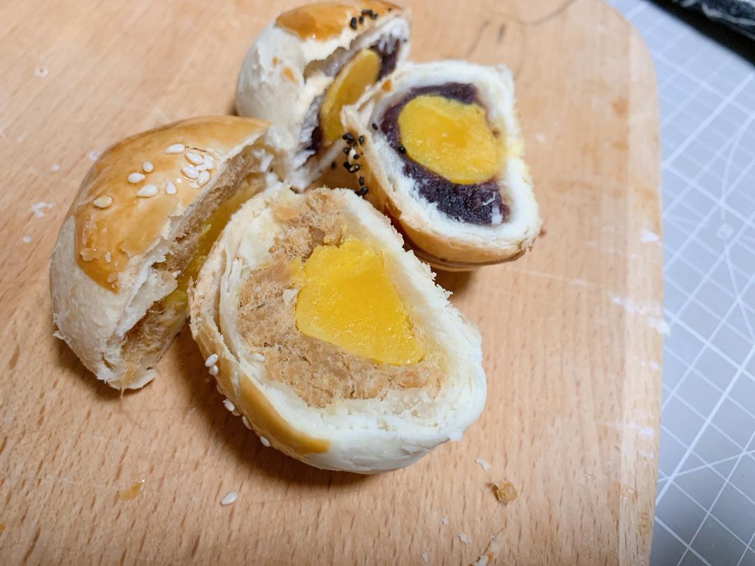 【肉松蛋黄酥】 酥香四溢