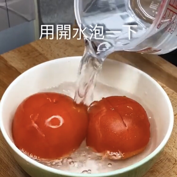 西红柿海鲜菇豆腐鸡蛋汤的做法 步骤3