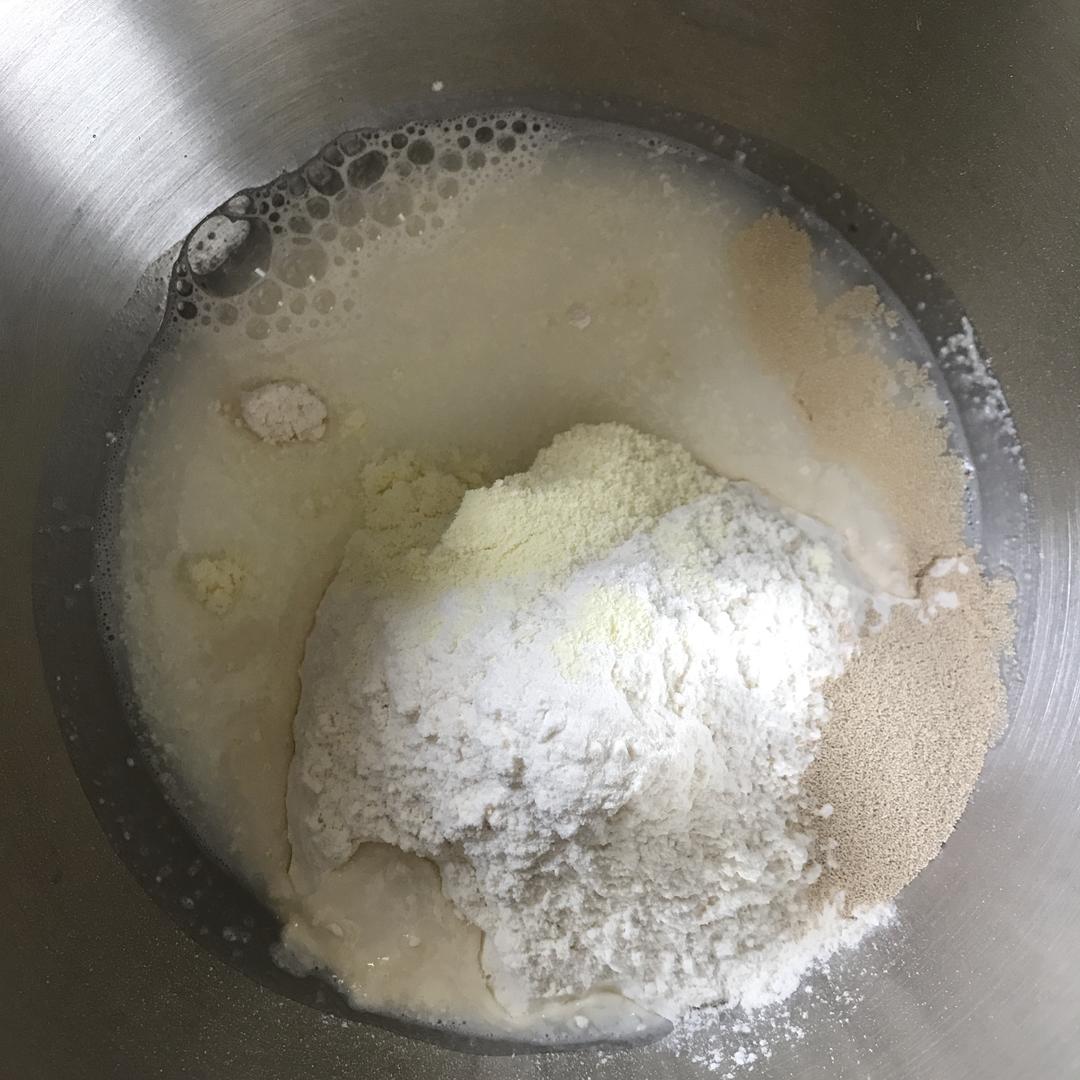 纯奶手撕吐司的做法 步骤1