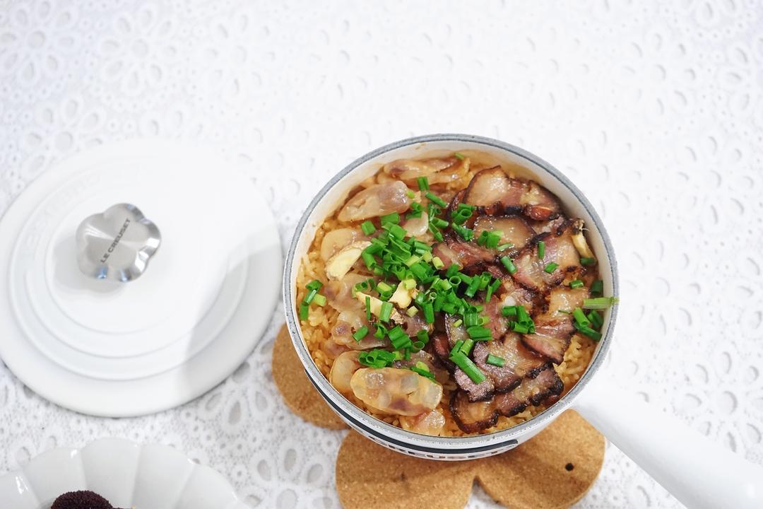 香肠熏肉煲仔饭