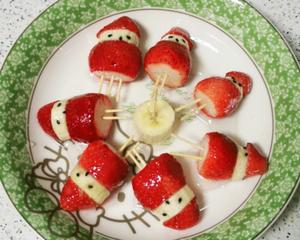 草莓香蕉圣诞老人糖葫芦的做法 步骤9