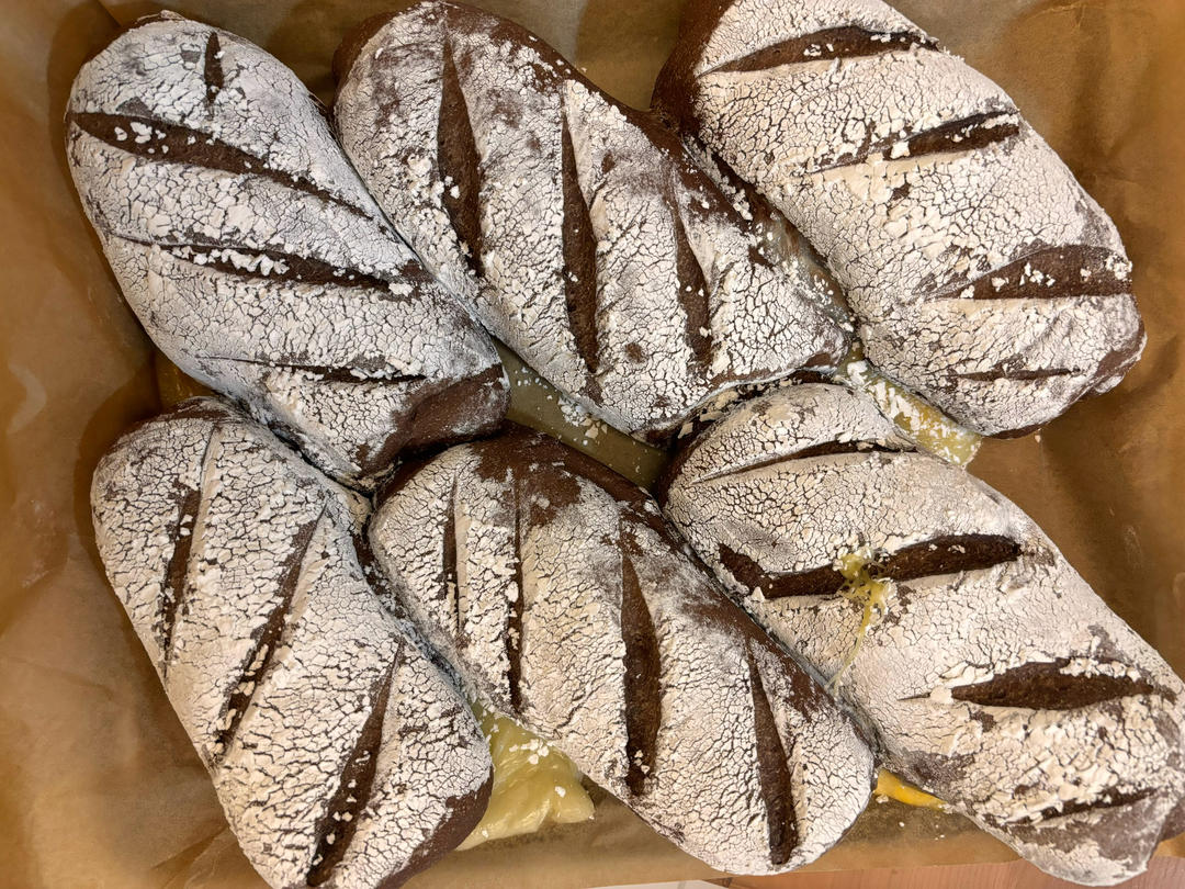 黑巧蓝莓软欧包，这个搭配有多好吃我就不多说了吧？