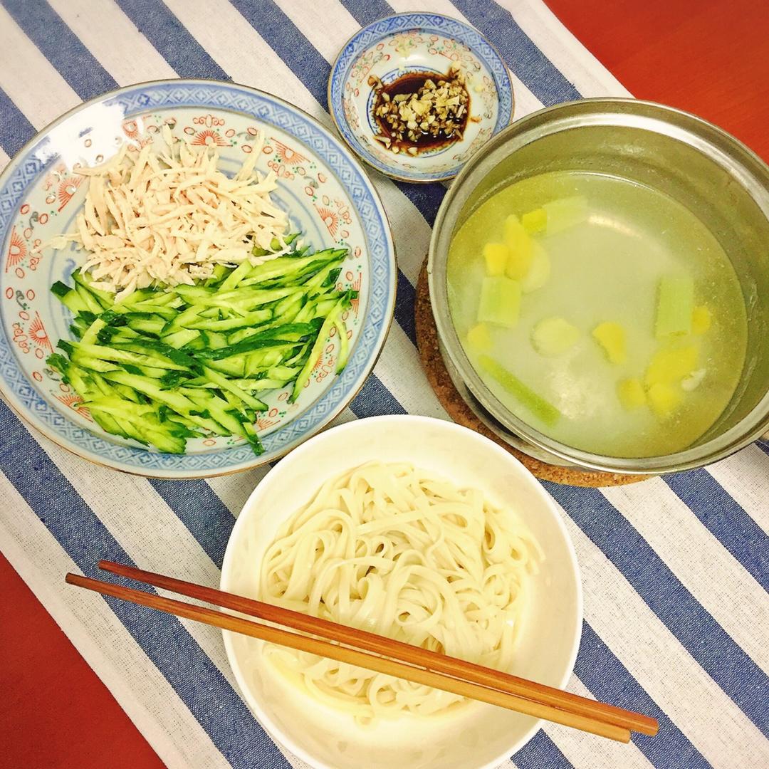 麻辣鸡丝凉面