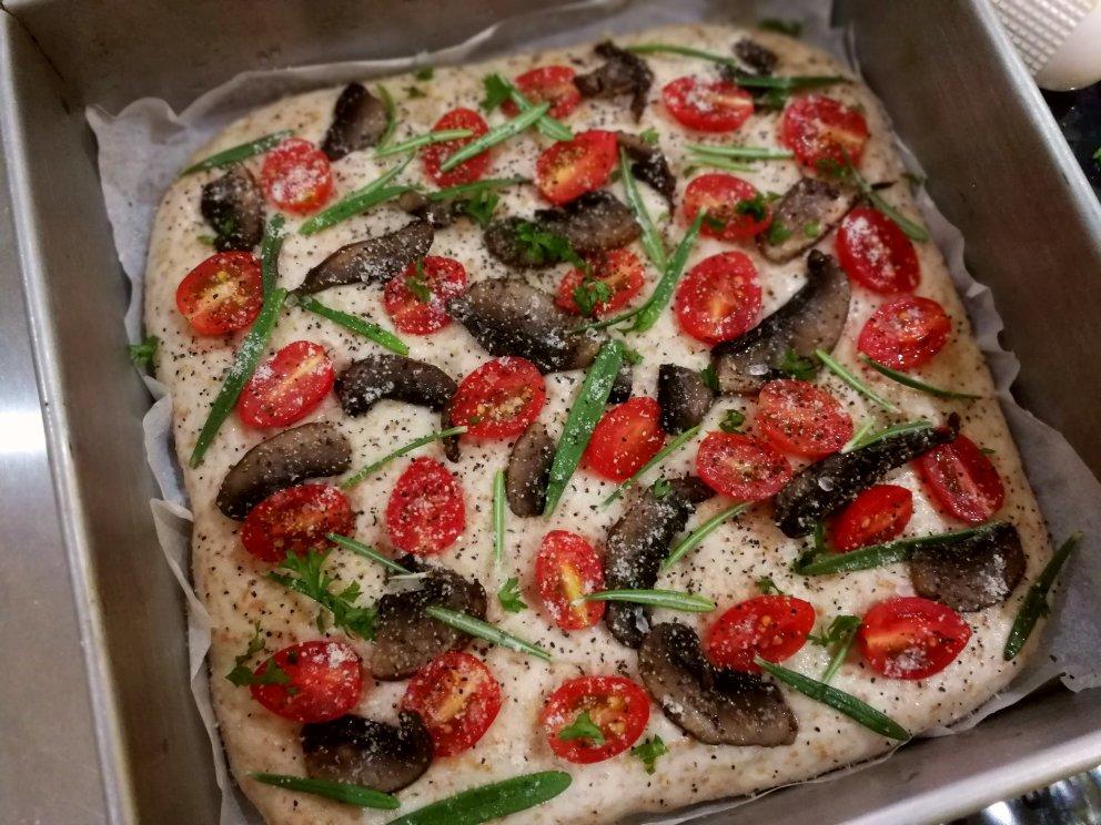 迷迭香番茄青豆佛卡夏Focaccia layered with rosemary tomatoes&peas——北鼎烤箱食谱