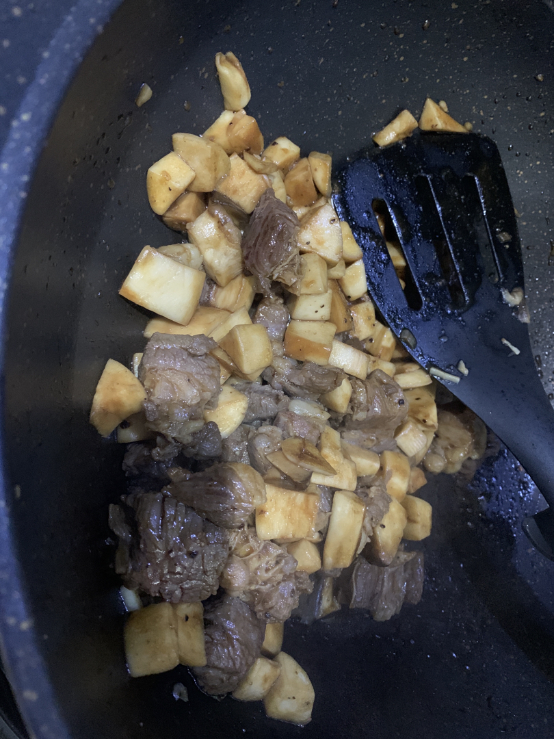 牛肉嫩度💯的黑椒杏鲍菇炒牛肉粒