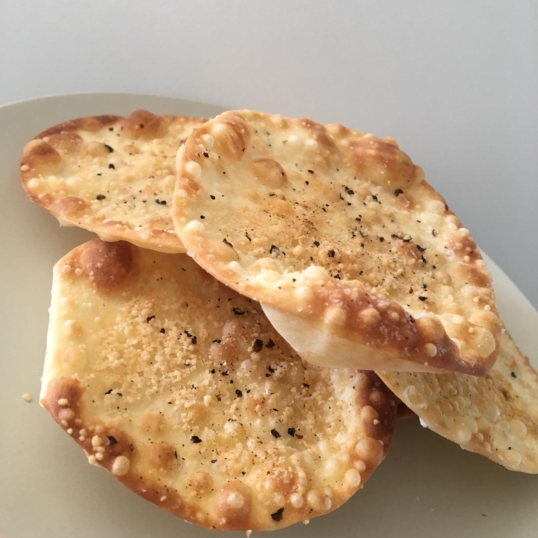 饺子皮做芝士脆片