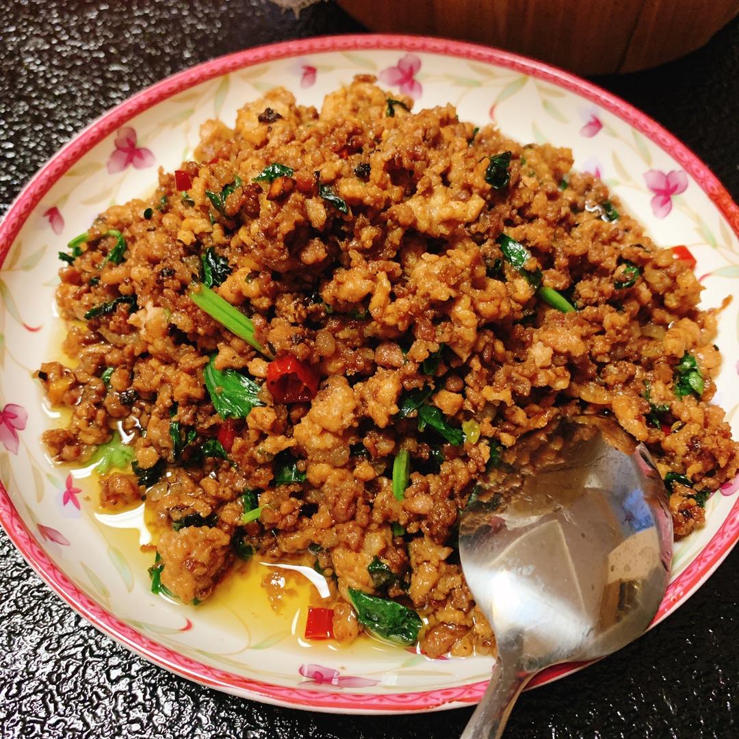 泰式罗勒叶炒肉粒