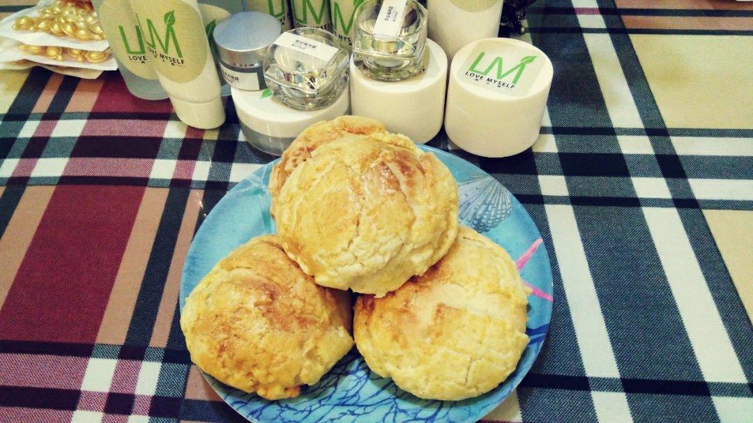 好吃到炸裂的港式菠萝包（附带制作酥皮的小视频）