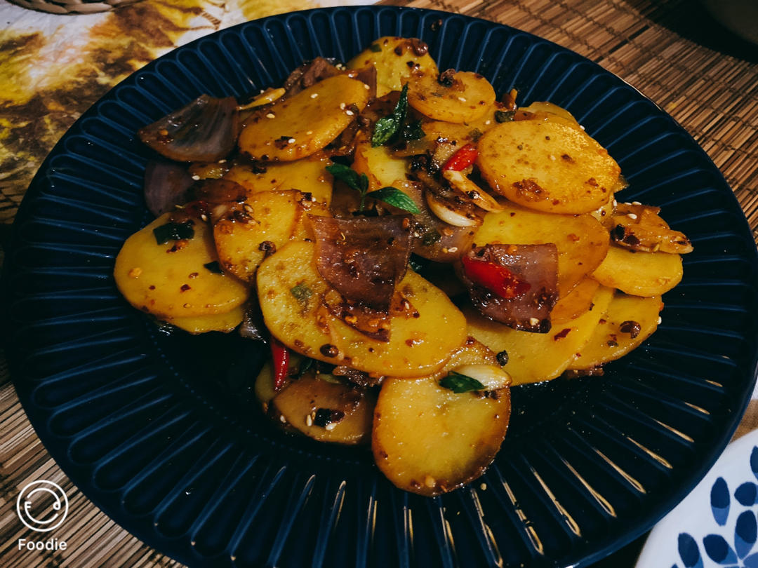 边吃边流泪的「孜然土豆片」