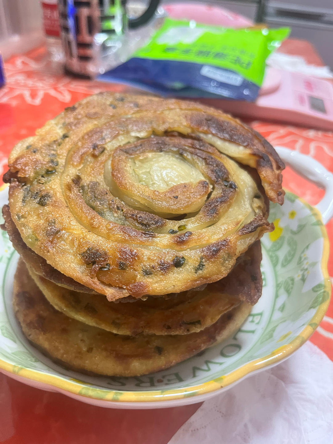 家常葱油饼 柔软多层 凉了也不硬 附细节视频详解