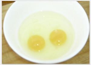 金针菇炒鸡蛋的做法 步骤2