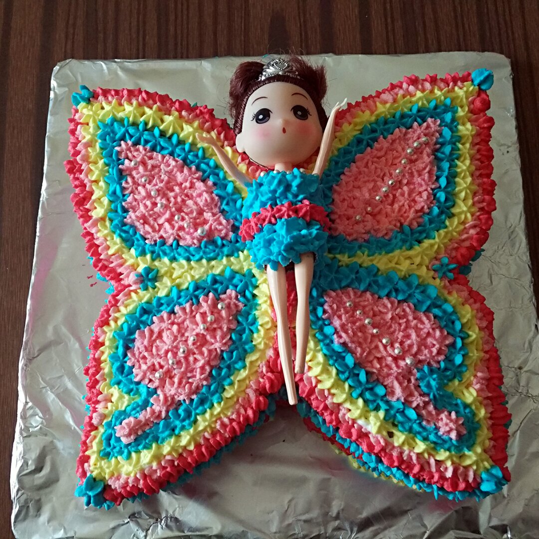 &桃之妖&做的立体卡通蝴蝶生日蛋糕