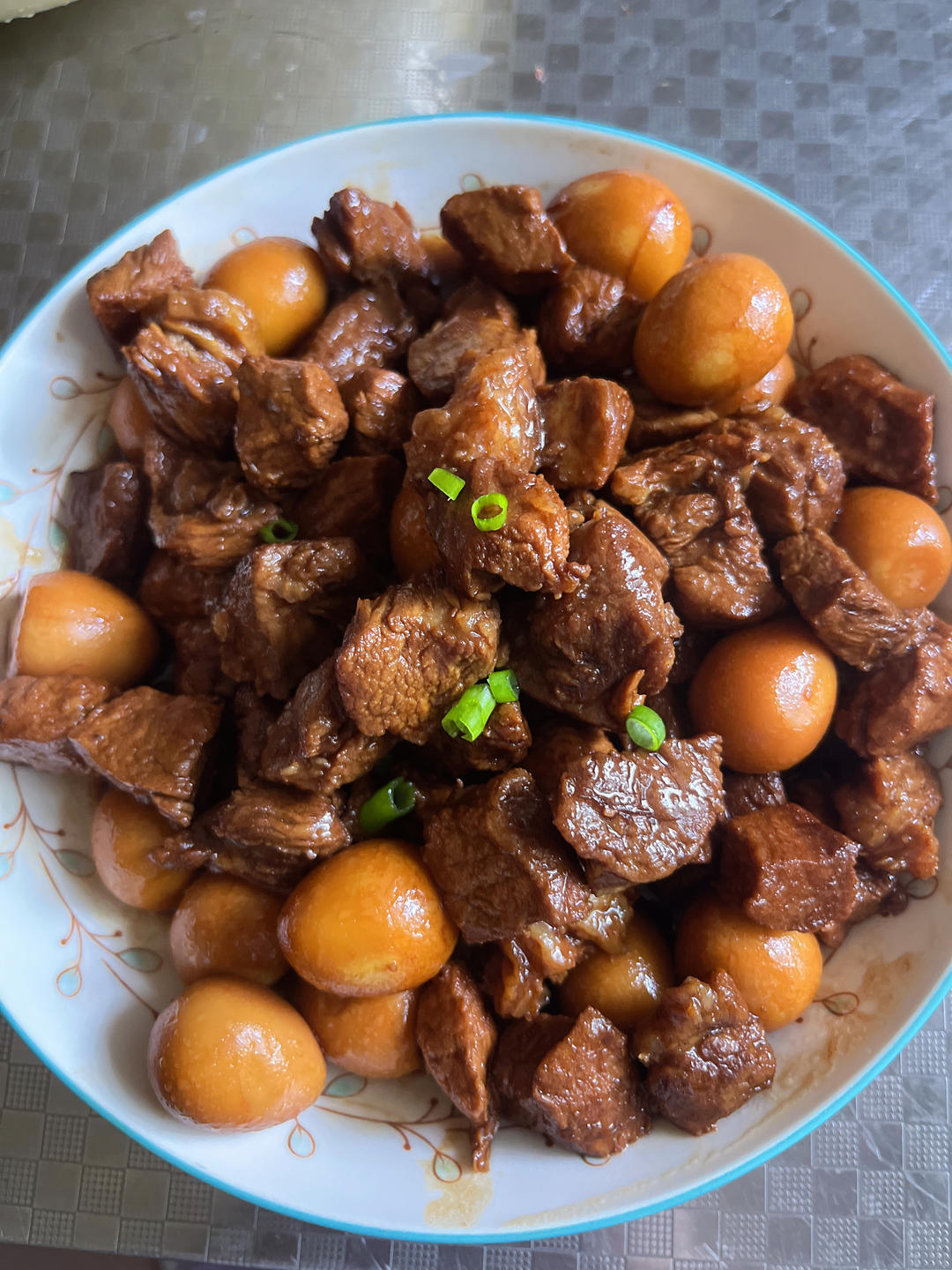 加了鹌鹑蛋后，这盘红烧肉，美味的逆天啦——鹌鹑蛋烧肉（孔瑶食谱）